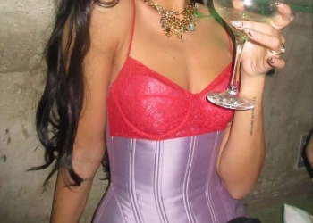 Tendências de moda para 2026: o fim do silêncio estético e a volta do exagero com propósito