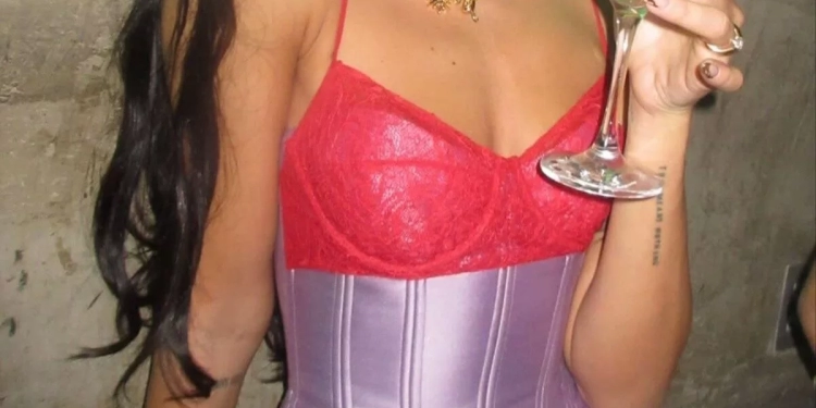 Tendências de moda para 2026: o fim do silêncio estético e a volta do exagero com propósito