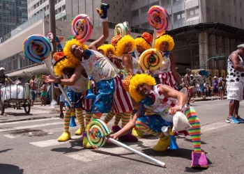 Brasília esquenta para o Carnaval 2026 com agenda intensa de blocos, festas e grandes shows