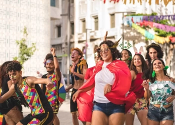 Brasília esquenta para o Carnaval 2026 com agenda intensa de blocos, festas e grandes shows