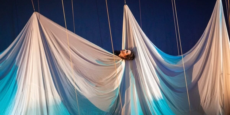 CCBB Brasília recebe espetáculo “À Beira do Sol” na programação de aniversário da Cia. Os Buriti