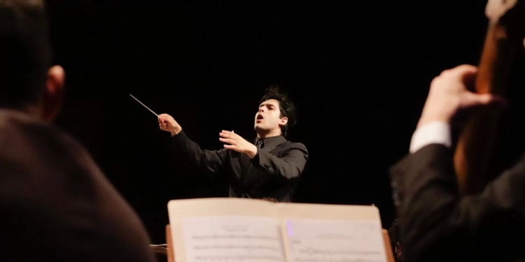 Maestro Matheus Avlis retorna de Paris para dirigir o Festival Claudio Santoro em Brasília