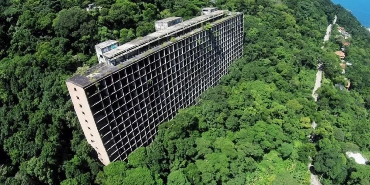 Escritório brasiliense Valéria Gontijo + Arquitetos assina projeto arquitetônico da revitalização do abandonado Gávea Hotel, no Rio de Janeiro