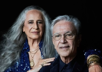 Caetano Veloso e Maria Bethânia vencem Grammy 2026 com álbum ao vivo