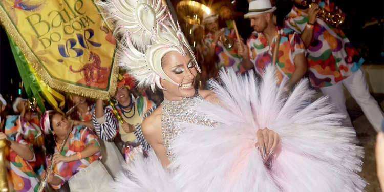 Luxo, identidade e samba: Baile do Copa 2026 exalta a brasilidade no Copacabana Palace e Camila Pitanga como rainha da noite