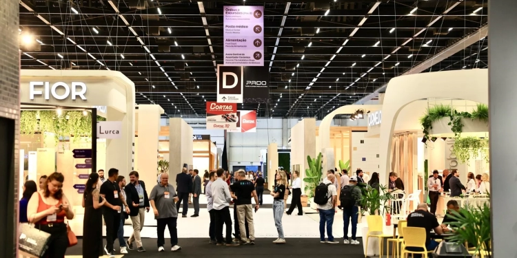Expo Revestir 2026 reafirma protagonismo global e amplia oportunidades para o setor de revestimentos e acabamentos