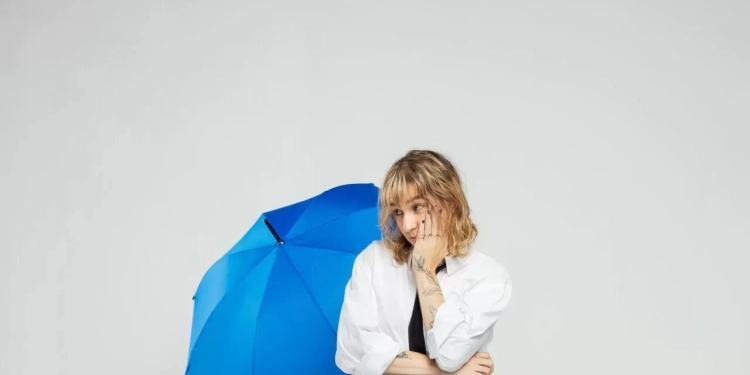 Hellen lança álbum de estreia em show único no Teatro Brasília Shopping