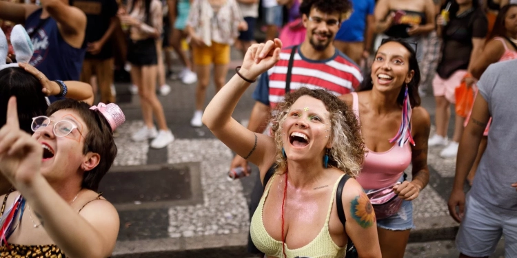 Folia sem dor de cabeça: como prevenir furtos durante o Carnaval