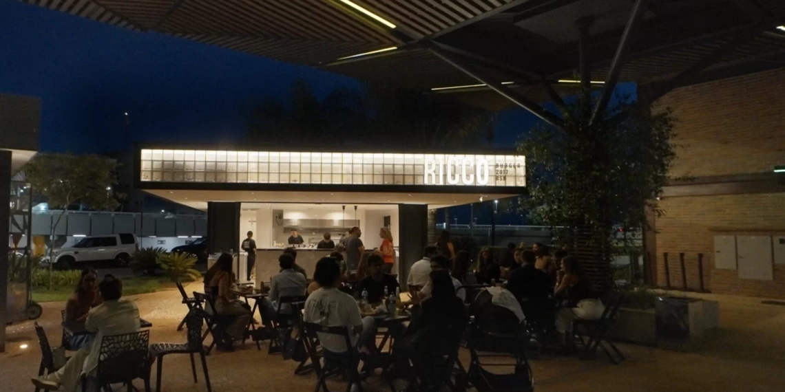 Ricco Burger entra no clima da Ressaca de Carnaval com show de Adriana Samartini no Aeroporto de Brasília