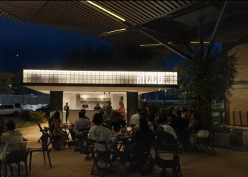 Ricco Burger entra no clima da Ressaca de Carnaval com show de Adriana Samartini no Aeroporto de Brasília