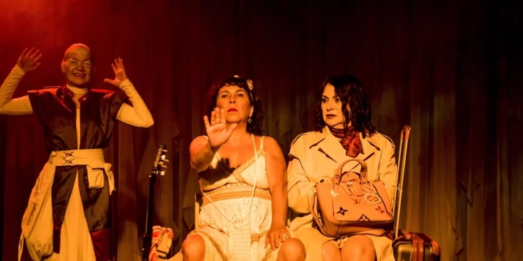 De volta às origens: espetáculo brasiliense encerra circulação nacional na Sala Martins Pena