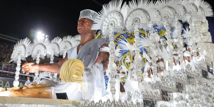 Da fé afro-brasileira ao Manguebeat: os enredos que tomaram a Sapucaí entre 17 e 18 de carnaval
