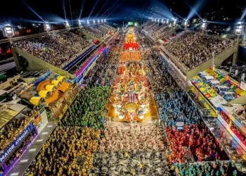 Confira: primeira noite do Grupo Especial reúne homenagens e emoção