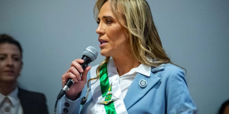 Empossada como governadora, Celina Leão assume o comando do Distrito Federal
