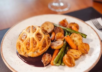 Cantucci Osteria celebra 15 anos com releitura sofisticada de clássico e nova carta autoral de drinks