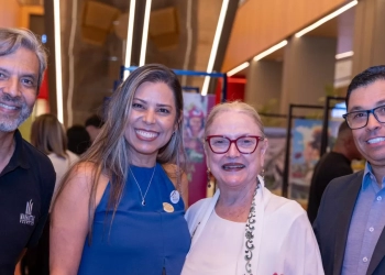 Coquetel marca abertura da COD Poster Brasil 2026 no Manhattan Shopping