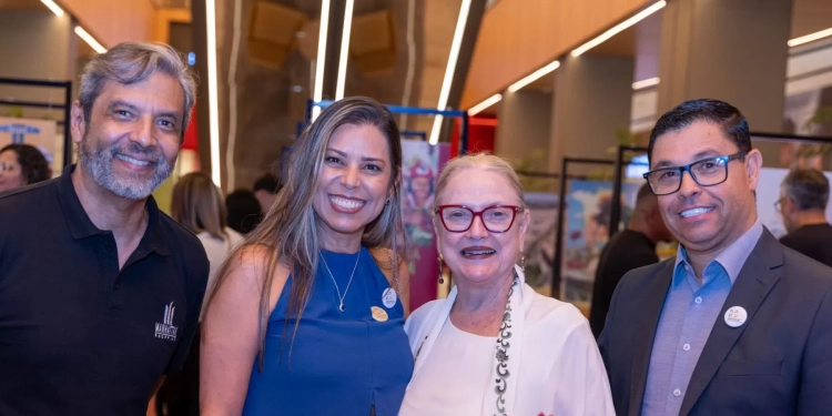 Coquetel marca abertura da COD Poster Brasil 2026 no Manhattan Shopping