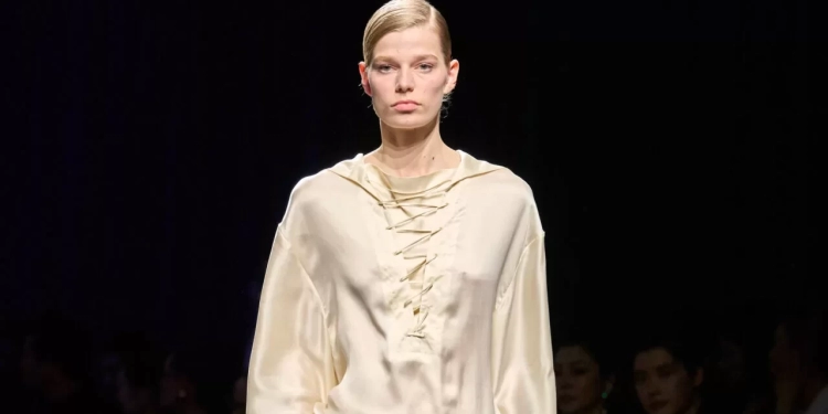 Ferragamo Fall Winter 2026 transforma o speakeasy em manifesto de liberdade e herança