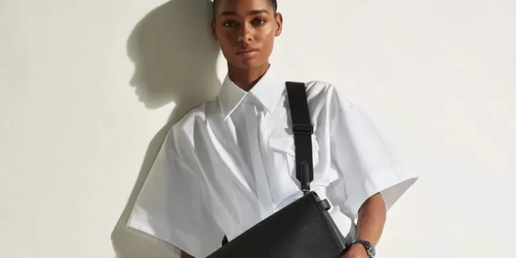 Montblanc apresenta novas criações em couro para encerrar o verão com elegância