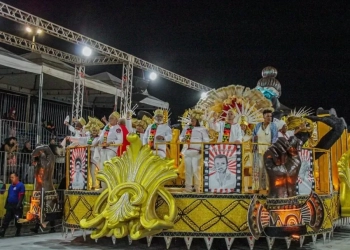 Brasília entra no ritmo do samba e abre comemorações de 66 anos com desfile grandioso