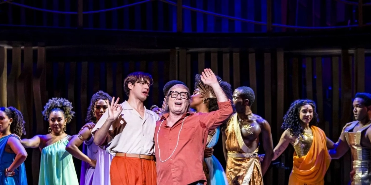 Tom Jobim Musical encanta Brasília e prorroga temporada de sucesso no Ulysses