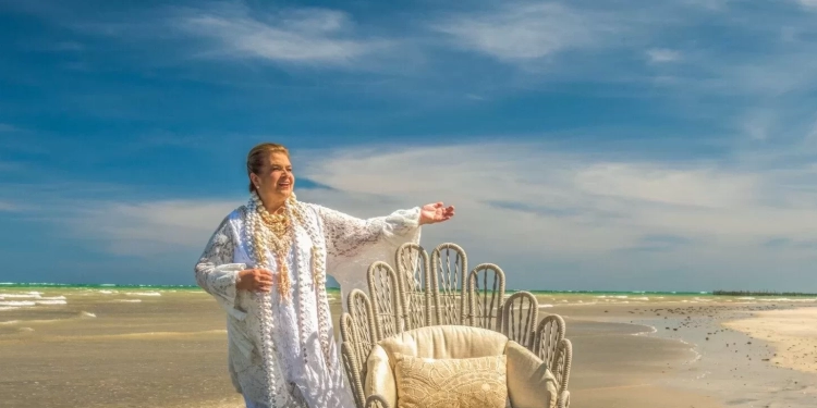 Tidelli Brasília recebe Martha Medeiros para lançamento da coleção Milagres em encontro que une design, moda e arte