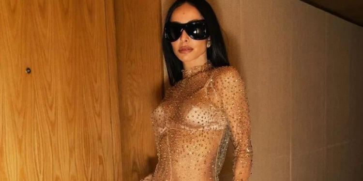 Sabrina Sato aposta em transparência total e rouba a cena no RJFW