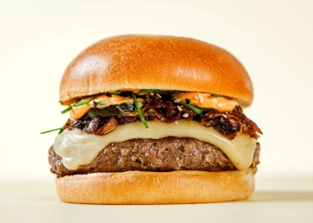 Da Coreia para o pão brioche: T.T. Burger aposta em burger com gochujang