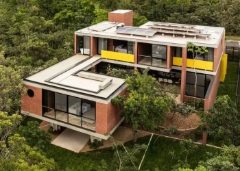 Casa das 7 Árvores leva a assinatura de Brasília ao cenário internacional