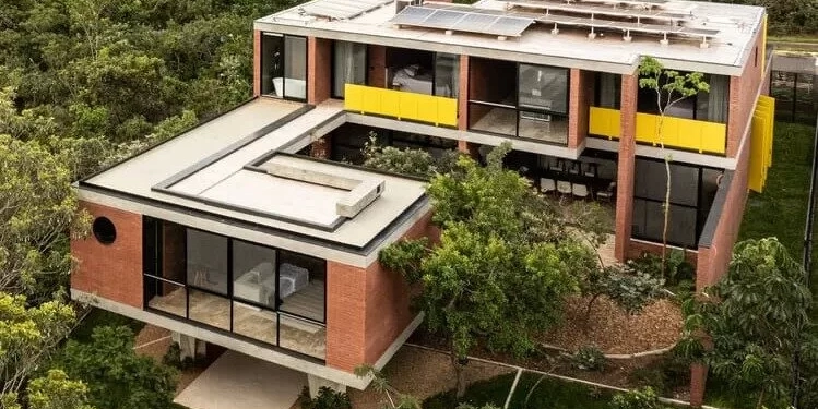 Casa das 7 Árvores leva a assinatura de Brasília ao cenário internacional