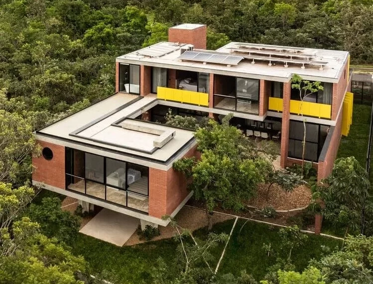 Casa das 7 Árvores leva a assinatura de Brasília ao cenário internacional