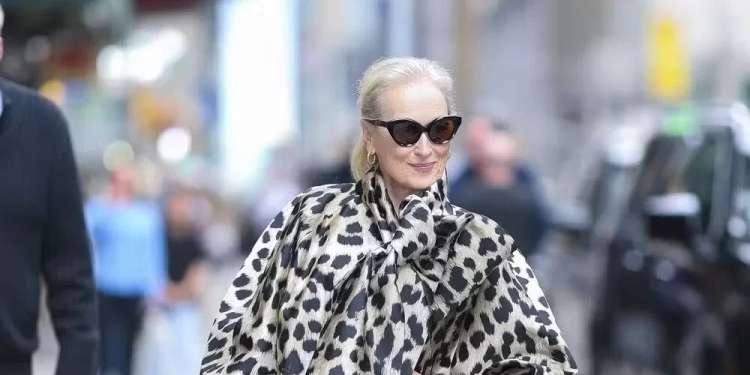 Meryl Streep aposta em design brasileiro durante divulgação de O Diabo Veste Prada 2