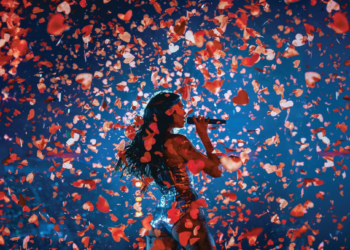 Dua Lipa anuncia álbum ao vivo e filme-concerto gravados durante turnê no México