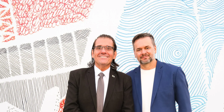 Jailson Belfort transforma a memória de Brasília em painel monumental no Arquivo Público do DF