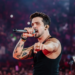 Luan Santana volta a Brasília com turnê que celebra 18 anos de carreira