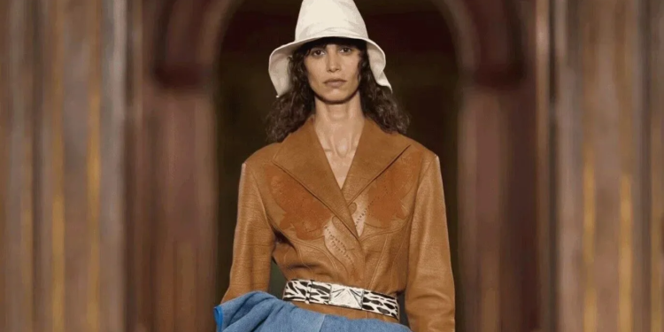 Louis Vuitton transforma Nova York em passarela artística para apresentar a Cruise 2027