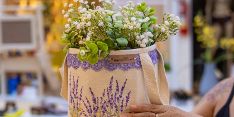 Feira Vitrine Autoral promove edição especial de Dia das Mães no Mané Mercado