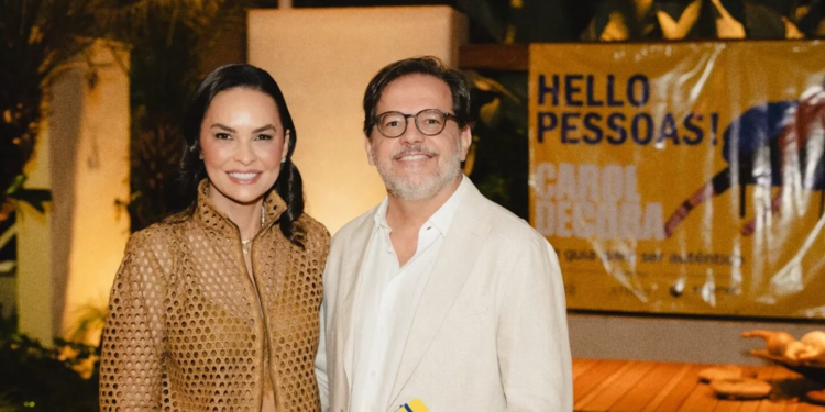 Carol Bezerra celebra estreia literária em noite elegante no Espaço Cássio Veiga Casa