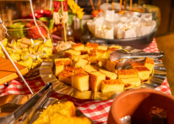 Gran Bier transforma buffet de almoço em experiência junina no Pontão Lago Sul