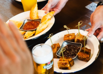 Patinho Feio celebra primeiro aniversário e reforça sua vocação para os sabores da brasilidade