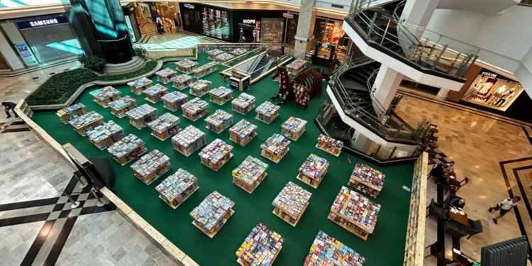 Feira do Livro Boralê chega ao Pátio Brasil com obras de autores consagrados