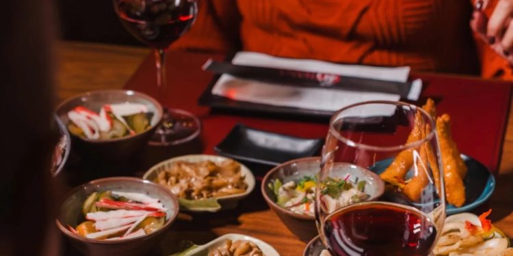 Vinho e culinária japonesa: a harmonização que aquece o inverno e conquista os brasilienses