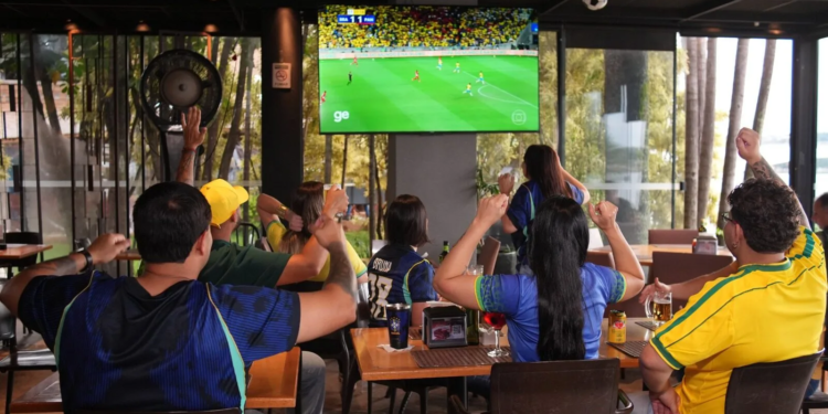 Clima de Copa toma conta do Pontão Lago Sul com transmissão dos jogos, ativações e promoções especiais