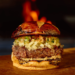 Ricco Burger Noroeste transmite jogos da Copa e aposta em experiência gastronômica na brasa