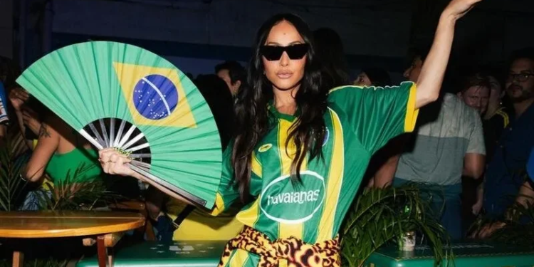 Copa, samba e muito estilo: Havaianas celebra estreia do Brasil com Sabrina Sato e celebridades no Rio