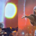 Rihanna surpreende fãs ao voltar aos palcos em participação especial no show de Jay-Z