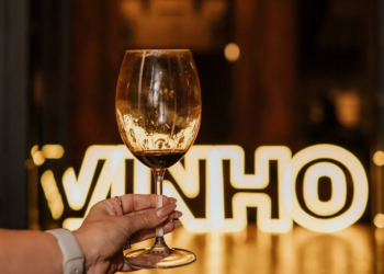 Vinho na Vila celebra 10 anos e desembarca pela primeira vez no Pontão Lago Sul