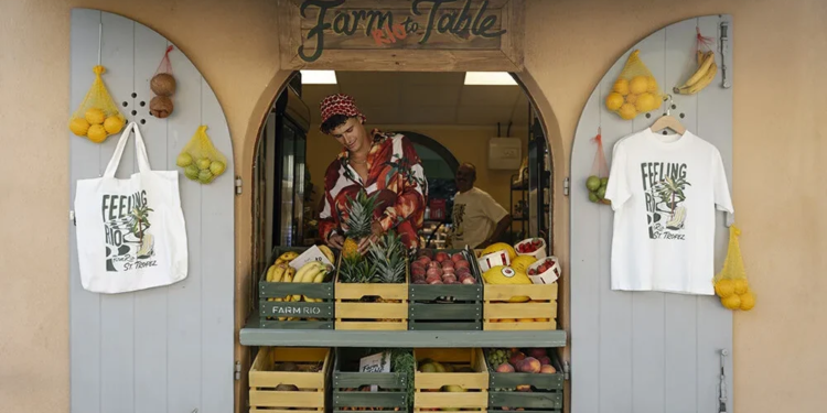 De Saint-Tropez a Capri: FARM Rio leva a criatividade brasileira ao verão europeu
