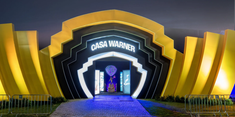Diversão para toda a família: Casa Warner prorroga temporada no ParkShopping até 2 de agosto