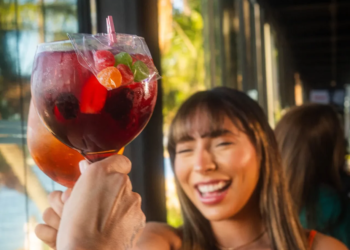 Happy hour de férias no Gran Bier reúne chopes, drinks e petiscos com preços especiais no Pontão Lago Sul